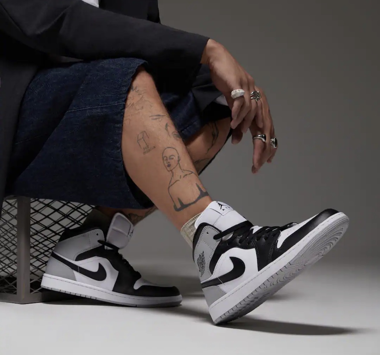 کتونی جردن وان مید  Jordan 1 Mid Black Gray   DQ8426-1011